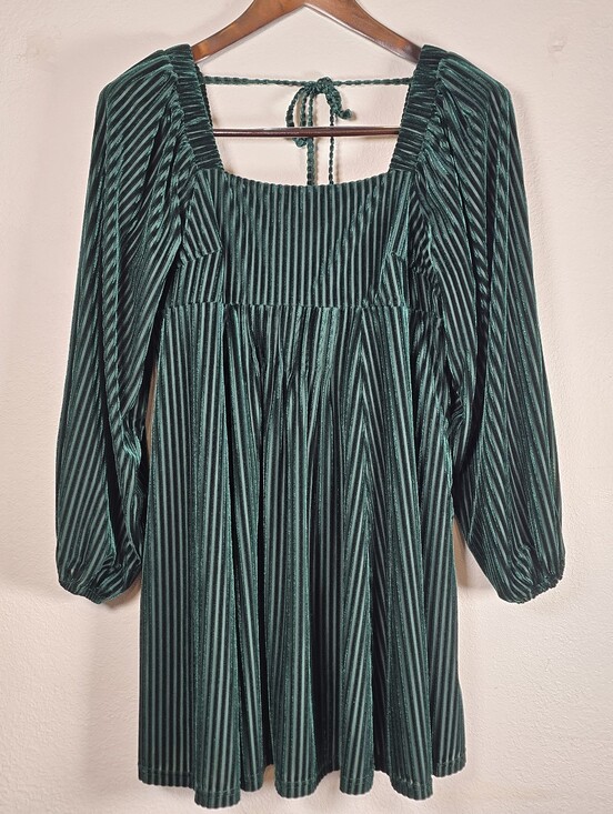 Dresses & Skirts - Emerald Green Ribbed Velvet Babydoll Dress M